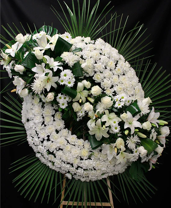 Corona de flores blancas en sevilla